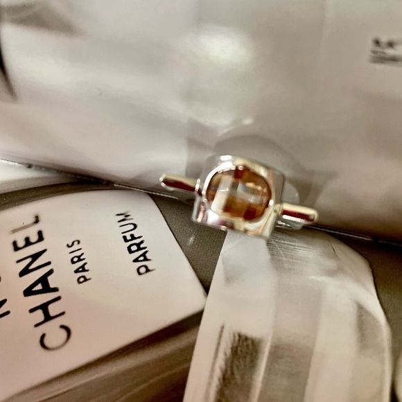 n/a Jewelry - New  - silver tone stone ring